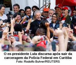 O ex-presidente Lula discursa aps sair da carceragem da Polcia Federal em Curitiba. Foto: Rodolfo Buhrer/REUTERS