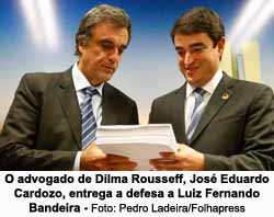 O advogado de Dilma Rousseff, Jos Eduardo Cardozo, entrega a defesa a Luiz Fernando Bandeira - Foto: Pedro Ladeira/Folhapress