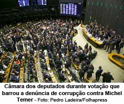 Cmara dos deputados em votao que barrou denncia contra Temer - Foto: Pedro Ladeira / Folhapress