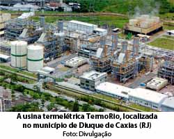 A usina termeltrica TermoRio, localizada no municpio de Diuque de Caxias (RJ) - Foto: Divulgao