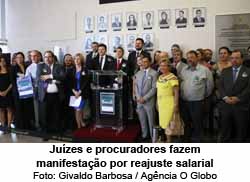 Juzes e procuradores fazem manifestao por reajuste salarial - Givaldo Barbosa / Agncia O Globo
