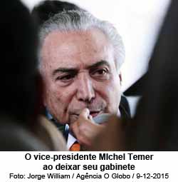 O Globo - 20/12/2015 - O vice-presidente MIchel Temer ao deixar seu gabinete - Jorge William / Agncia O Globo / 9-12-2015