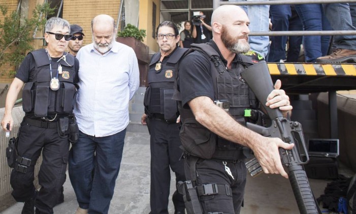 Tesoureiro do PT, Joo Vaccari Neto, chega  Polcia Federal em Curitiba - Foto: Rafael Forte