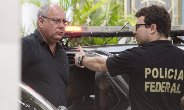 O ex-diretor de servios da Petrobras Renato Duque ao chegar na sede da Polcia Federal no Rio - Foto: Mrcia Foletto / Agncia O Globo