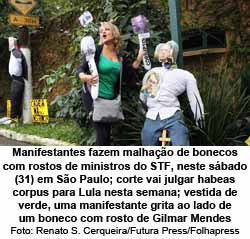 Manifestantes fazem malhao de bonecos com rostos de ministros do STF, neste sbado (31) em So Paulo; corte vai julgar habeas corpus para Lula nesta semana; vestida de verde, uma manifestante grita ao lado de um boneco com rosto de Gilmar Mendes - - Renato S. Cerqueira/Futura Press/Folhapress