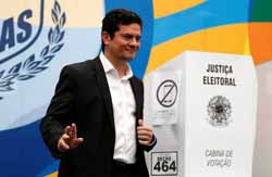 O juiz Sergio Moro aps votar no primeiro turno das eleies - Foto: Rodolfo Buhrer / 07.out.2018 / Reuters 