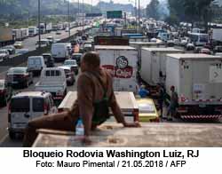 Bloqueio Rodovia Washington Luiz, RJ - Foto: Mauro Pimental / 21.05.2018 / AFP