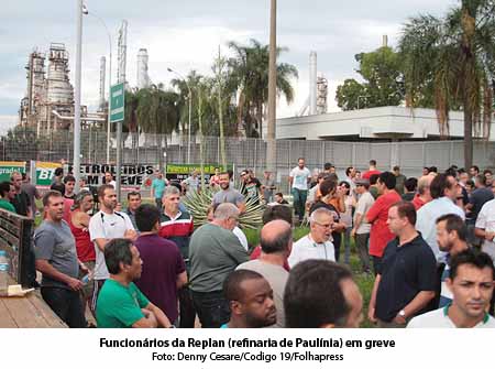 Folha de So Paulo - 08/11/15 - Funcionrios da Replan (refinaria de Paulnia) em greve - Foto: Denny Cesare/Codigo 19/Folhapress