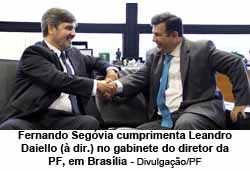 Fernando Segvia cumprimenta Leandro Daiello ( dir.) no gabinete do diretor da PF, em Braslia - Divulgao/PF