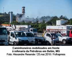 Caminhoneiros mobilizados em frente à refenaria da Petrobras em Betim, MG - Foto: Alexandre Resende / 25.mai.2018 / Folhapress