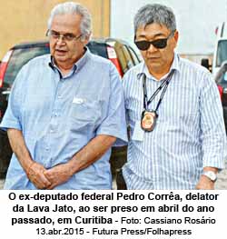 O ex-deputado federal Pedro Corra, delator da Lava Jato, ao ser preso em abril do ano passado, em Curitiba - Foto: Cassiano Rosrio 13.abr.2015 - Futura Press/Folhapress