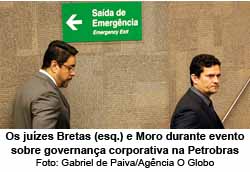Os juzes Bretas (esq.) e Moro durante evento sobre governana corporativa na Petrobras - Foto: Gabriel de Paiva/Agncia O Globo