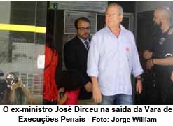 O ex-ministro Jos Dirceu na sada da Vara de Execues Penais - Jorge William