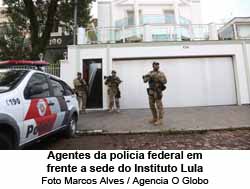 Agentes da policia federal em frente a sede do Instituto Lula. Foto Marcos Alves / Agencia O Globo. - Marcos Alves / Agncia O Globo