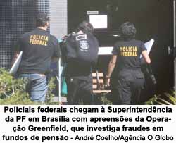 Policiais federais chegam  Superintendncia da PF em Braslia com apreenses da Operao Greenfield, que investiga fraudes em fundos de penso - Andr Coelho/Agncia O Globo