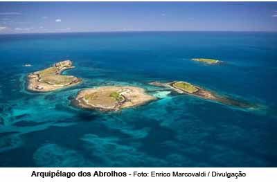 Arquiplago dos Abrolhos - Foto: Enrico Marcovaldi / Divulgao
