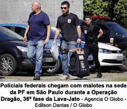 Policiais federais chegam com malotes na sede da PF em So Paulo durante a Operao Drago, 36 fase da Lava-Jat / Agencia O Globo - Edilson Dantas / O Globo