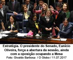 Estratgia. O presidente do Senado, Euncio Oliveira, fora a abertura da sesso, ainda com a oposio ocupando a Mesa - Givaldo Barbosa / Givaldo Barbosa