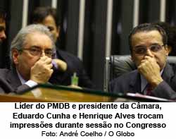 Lder do PMDB e presidente da Cmara, Eduardo Cunha e Henrique Alves trocam impresses durante sesso no Congresso - Andr Coelho / O Globo