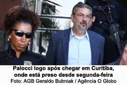 Palocci logo aps chegar em Curitiba, onde est preso desde segunda-feira - AGB Geraldo Bubniak / Agncia O Globo