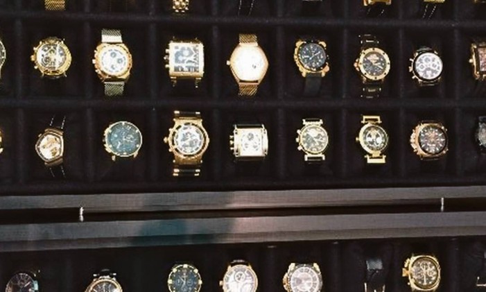 Cerca de 500 relgios de luxo foram apreendidos pela Polcia Federal na empresa Arxo - Foto: Polcia Federal