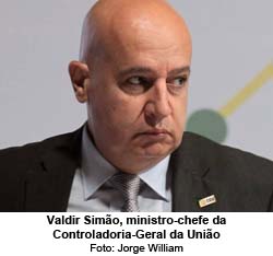 O GGlobo - 24/04/2015 - Valdir Simo, ministro-chefe da Controladoria-Geral da Unio - Foto: Jorge William